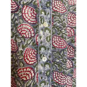 Chemise en mousseline de soie à imprimé floral vintage de luxe pour femmes, taille XL, style de mode quotidien avec décoration de logo en 3D pour l'été - Product Image 5