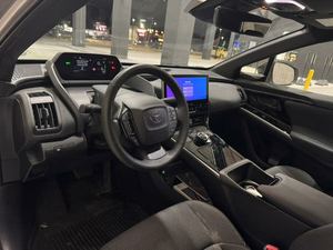 2023สำหรับ Toyota BZ4X XLE AWD ใช้พร้อมส่งที่นั่งหนังแท้สีดำพวงมาลัยซ้ายยาง R18เครื่องยนต์เทอร์โบ - Product Image 4