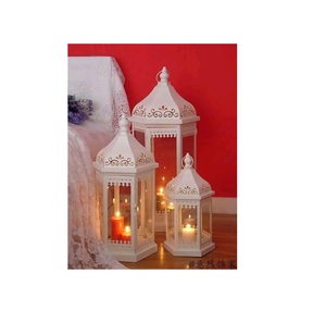 Petite pièce maîtresse de lanterne décorative en métal avec finition antique pour table de chevet éclairage et décoration d'intérieur élégants - Product Image 5