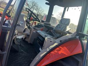 Tracteur M7060HDC 2024, puissance robuste avec cabine de luxe confortable - Product Image 3