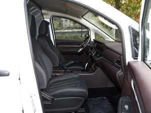 SUV de Lujo Chino 2024 con Motor de Gasolina, Asientos de Cuero, Transmisión Automática y Techo Panorámico - Product Image 2