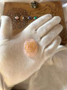 Vente en gros de cristaux de guérison naturels en quartz rose sculptés à la main, symbole de zibu, pierres polies, cadeaux spirituels Feng Shui pour l'amour - Product Image 2