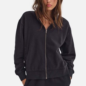 Sudaderas con capucha de manga larga con bolsillos de canguro y logotipo bordado personalizado, sudadera informal transpirable de peso pesado para gimnasio y fitness para mujer - Product Image 1