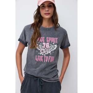 T-shirt ample décontracté imprimé et délavé - Product Image 1