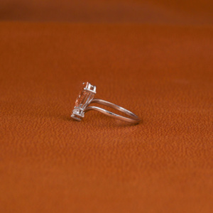 Bague de fiançailles en or blanc massif 18KT personnalisée en poire rose et coupe ronde Bague certifiée et plaquée or avec diamant de laboratoire - Product Image 2