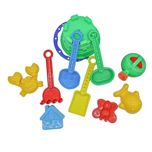 Ensemble de jeu de sable en plastique coloré pour enfants jouets en gros d'été avec seau de château arrosoir pelles assorties et moules amusants de râteau - Product Image 3