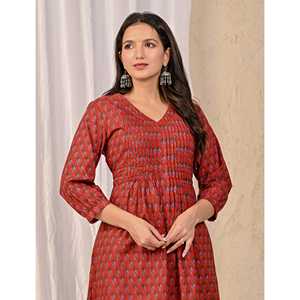 Conjunto de Kurta y Pantalón de Algodón Rojo con Estampado Étnico Indio y Bordado en Tela de Red para Niñas, Ideal para Fiestas - Product Image 1