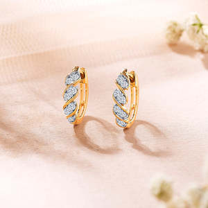 Boucles d'oreilles en or jaune serties de diamants pour femmes - Product Image 1