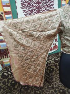 Blusa modesta de seda Vintage India hecha a mano estilo bohemio Hippie Beige Top corto cruzado con mangas de campana con lazo frontal para el verano - Product Image 5