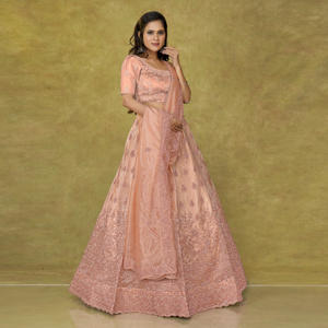 Lehenga Choli de Tela Twill Premium con Adornos Refinados, Silueta Esculpida, Acabado Decorativo en el Dobladillo y Caída Fluida - Product Image 3