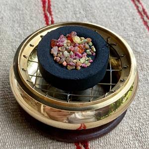 Brûleur d'encens décoratif en métal pour charbon de bois et encens en résine Diffuseur d'aromathérapie écologique pour automne/printemps à usage domestique - Product Image 4