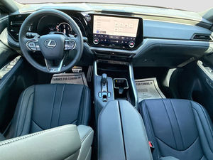 Toyota 4Runner TX 500h F SPORT d'occasion 2025 – SUV hybride de luxe pleine grandeur à trois rangées, 366 ch, transmission intégrale, automatique, véhicule familial à vendre - Product Image 3