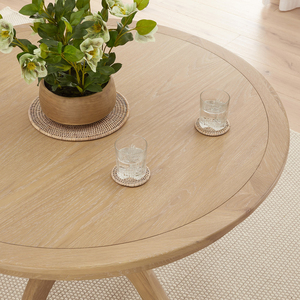 Mesa de Comedor Redonda Tradicional Kalila Hecha de Madera de Teca Sólida con Acabado Natural para Uso en Interiores - Product Image 4
