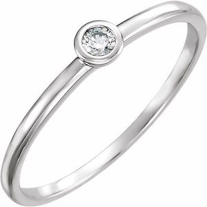 Anillo de Diamante Solitario con Diseño de Engaste Biselado - Product Image 1