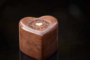 Boîte à bijoux en bois en forme de cœur personnalisée, organisateur en bois naturel artisanal pour bagues, boucles d'oreilles, article cadeau - Product Image 4