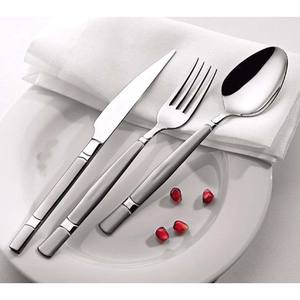 Ensemble de couverts en métal de haute qualité avec poignée rustique noire en acier inoxydable avec poignée noire unique faite à la main pour la maison - Product Image 2