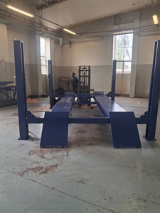 Elevador Hidráulico de Cuatro Postes para Autos, Capacidad de Elevación de 4000 kg, Equipo Perfecto para Talleres Mecánicos y Reparación de Automóviles - Product Image 2