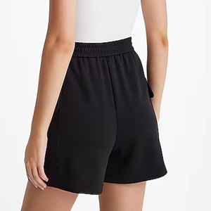 กางเกงขาสั้นคาร์โก้ผู้หญิงสั่งทำขายส่ง OEM ผ้าแคนวาส แห้งเร็ว เป็นมิตรกับสิ่งแวดล้อม เอวยางยืด สีและตำแหน่งโลโก้ปรับแต่งได้ - Product Image 3