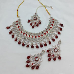 Superbe collier ras du cou en or rose avec des pierres autrichiennes Bijoux de mode élégants pour les mariages, les réceptions et les occasions spéciales - Product Image 2