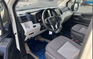 Toyota Hiace GL 3.5L 13 places d'occasion 2023, 282 ch, 6 cylindres, 4x2, essence, transmission automatique, conduite à gauche - Product Image 2