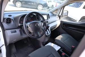 Nissan N.V200 2024 Seminuevo en Perfectas Condiciones, Furgoneta de Carga Compacta, Volante a la Izquierda, Asientos de Cuero, Cámara Trasera, Faros de Xenón, Pantalla Táctil - Product Image 4