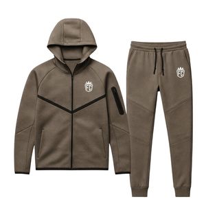 Tuta Sportiva da Uomo in Pile Tecnico con Giacca con Zip e Cappuccio e Pantaloni Jogger Verde Scuro per Allenamento Atletico - Product Image 1