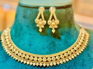 ชุดเครื่องประดับแฟชั่นสไตล์วินเทจดูไบชุบทอง24K ชุดดอกไม้มุกคลาสสิกสำหรับวันครบรอบ-สร้อยคอเข็มกลัดสีทองแดง - Product Image 6