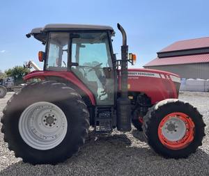 Tractor Agrícola Usado Massey Ferguson 4610M de 2015 con Motor, Bomba, Caja de Cambios y Rodamientos - 100 HP 4500 kg - Product Image 1