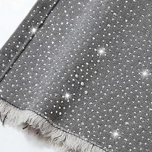 กางเกงยีนส์ขาสั้นสำหรับผู้ชายกางเกงขาสั้นสไตล์สตรีทแวร์ผ้าเดนิมสีทึบมีโลโก้ออกแบบได้ตามต้องการ - Product Image 5