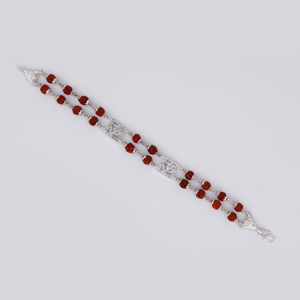 Élégant bracelet Rudraksha à double rangée en argent avec fermoirs triangulaires Ensemble de bijoux fins de style classique - Product Image 1