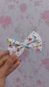 Lazos de pelo pintados a mano hechos a medida con estampados florales temáticos ideales para tiendas de accesorios para el cabello para reventa - Product Image 6