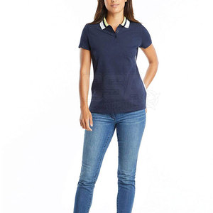T-shirt polo pour femme de style moderne, coupe ajustée, manches courtes, pour un look décontracté élégant avec fermeture boutonnée - Product Image 4