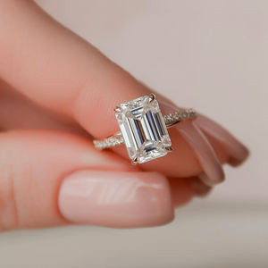 Anillo de compromiso de oro blanco sólido de 14KT, ajuste de pavé de corte esmeralda, Diamante cultivado en laboratorio, anillo de compromiso de estilo moderno clásico certificado - Product Image 4