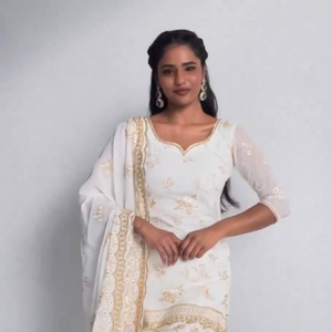 Lancement de nouveaux vêtements de soirée de créateur Look Top & Sharara et Dupatta avec des travaux de broderie lourds au prix de gros de l'Inde - Product Image 1