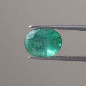 พลอยมรกตธรรมชาติแท้ รับรองโดย IGI ผู้ตรวจสอบอิสระ ขายส่ง พลอยเม็ดเดี่ยว 5.16 กะรัต ทรงรี 12x9.5 มม. สีเขียวพรีเมียม - Product Image 1