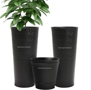 Juego de 3 macetas cilíndricas de metal martillado con revestimiento negro para el hogar y el jardín, Patio, porche delantero, decoración, maceta de flores - Product Image 1