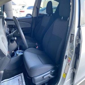 2015 Toyota Ya-ris sedán usado asientos de cuero de dirección izquierda caja de cambios Manual automática 4L motor oscuro R17 aleación de aluminio - Product Image 4