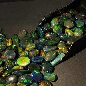 Venta al por mayor de cabujones de ópalo negro natural etíope Welo, piedras preciosas sueltas de ópalo de fuego para joyería, anillo, fabricación de colgantes a granel Regular - Product Image 4