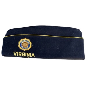 Gorras laterales de guarnición de lana tradicionales con costuras finas y adornos personalizados perfectos para coleccionistas y conjuntos de uniformes clásicos - Product Image 1