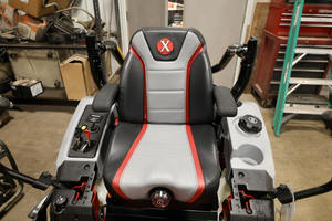 Cortadora de Césped Inalámbrica Exmark RZS691GKA523A3 2025 con Función de Autopropulsión, Motor de 4 Tiempos, Altura de Corte de 1000 mm, Recogida de Césped - Product Image 5