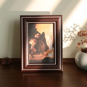 Marco de fotos de madera para mesa, ideal para escritorios, estantes, esquinas de la cama, compacto y elegante. - Product Image 2