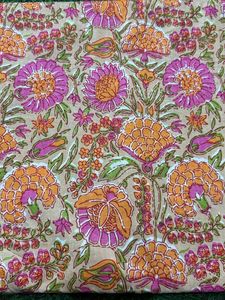 โบฮีเมียนผ้าคอตตอนลายดอกไม้ทะเลทรายสีน้ำตาลและชมพูวัสดุสิ่งทออินเดียทำด้วยมือ100% ขายในลาน - Product Image 4