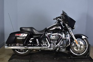 Motocicleta de Turismo Instant Marketing 2026 Street Glide Vivid Black, 1000-1500cc, Velocidad Máxima >80km/h - Product Image 3