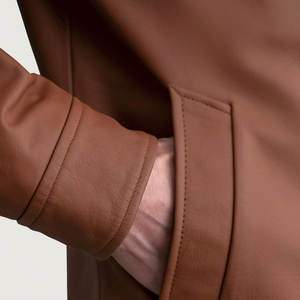 Chaqueta de Cuero Revestido para Hombre, Moderna y de Alta Calidad, con Cuello Alto y Logotipo Frontal - Diseño Vintage - Product Image 6