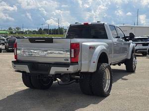 Pick-up Ford F-450 Super Duty Platinum 4x4 Platinum 4 portes Crew Cab 8 pieds LB DRW d'occasion à prix abordable à vendre - Product Image 4
