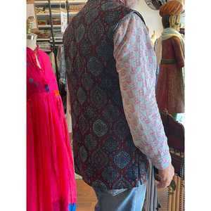 Veste Nehru en velours pour homme avec impression Ajrakh dessinée à la main, style ethnique indien pour les occasions de fête, fabriquée en soie - Product Image 3