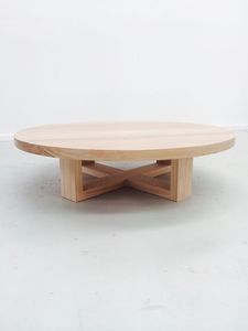 Mesa de centro de madera artesanal con detalles de metal forjado a mano que aportan elegancia industrial a espacios contemporáneos - Product Image 6
