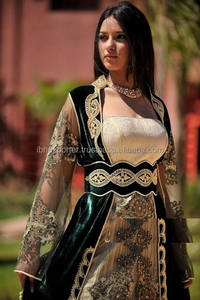 Caftan en deux pièces avec les douilles matérielles nettes et le style ouvert avant avec la ceinture - Product Image 2