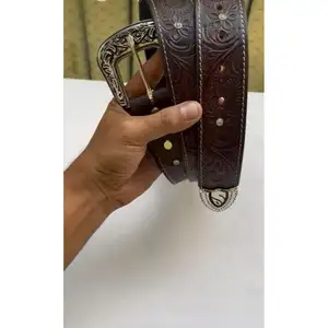 Мужской кожаный ремень с металлической пряжкой