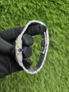 นาฬิกาข้อมือแฟชั่นหรูหราสไตล์วินเทจ ตัวเรือนสแตนเลสสตีลสองสี ประดับเพชรโมอิสซาไนต์ VVS1 คริสตัลแซฟไฟร์ ระบบอนาล็อก ดีไซน์ฮิปฮอป - Product Image 5